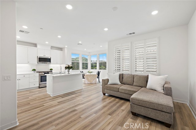 Detail Gallery Image 3 of 32 For 1200 Lasso Way #305,  Rancho Mission Viejo,  CA 92694 - 2 Beds | 2 Baths