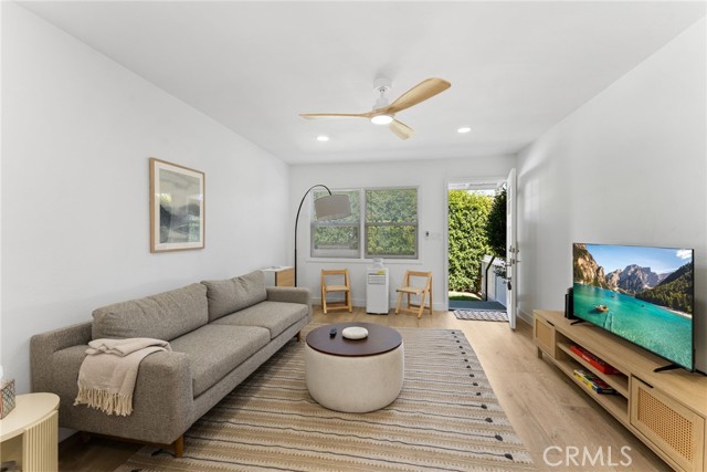 2077 Reed Ave., Pacific Beach (San Diego) CA: https://media.crmls.org/medias/d9db78de-24e8-46d8-80ef-edc0b2f57a22.jpg