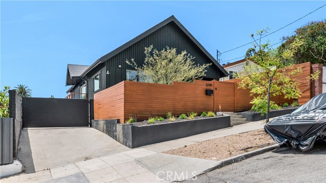 Image 38 of 43 For 2240 Ewing Street