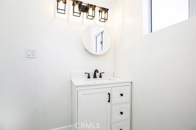 Detail Gallery Image 18 of 28 For 11110 Odell Ave, Sunland,  CA 91040 - 3 Beds | 3 Baths