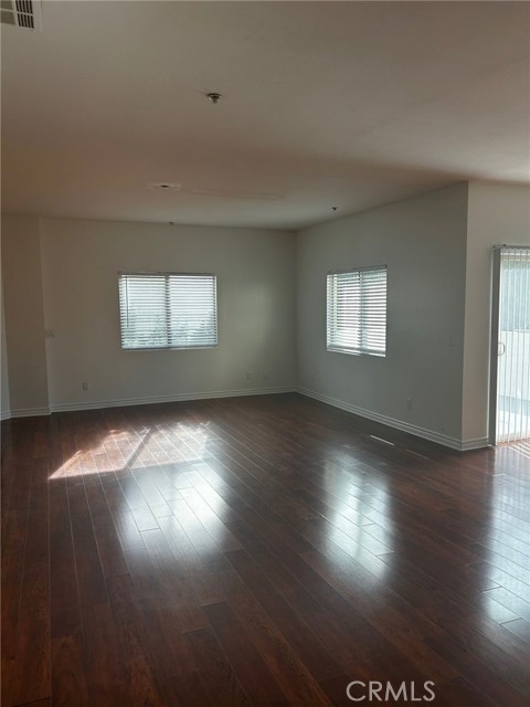 Detail Gallery Image 7 of 22 For 9201 Tobias Ave #8,  Panorama City,  CA 91402 - 3 Beds | 2/1 Baths