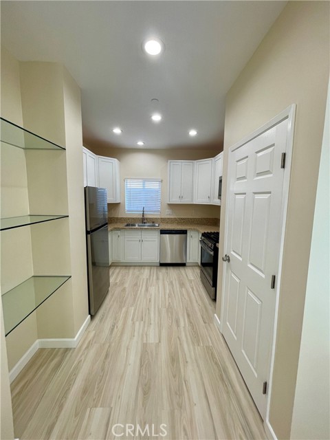 Detail Gallery Image 6 of 20 For 241 S 2nd Ave #B,  Upland,  CA 91786 - 2 Beds | 2 Baths