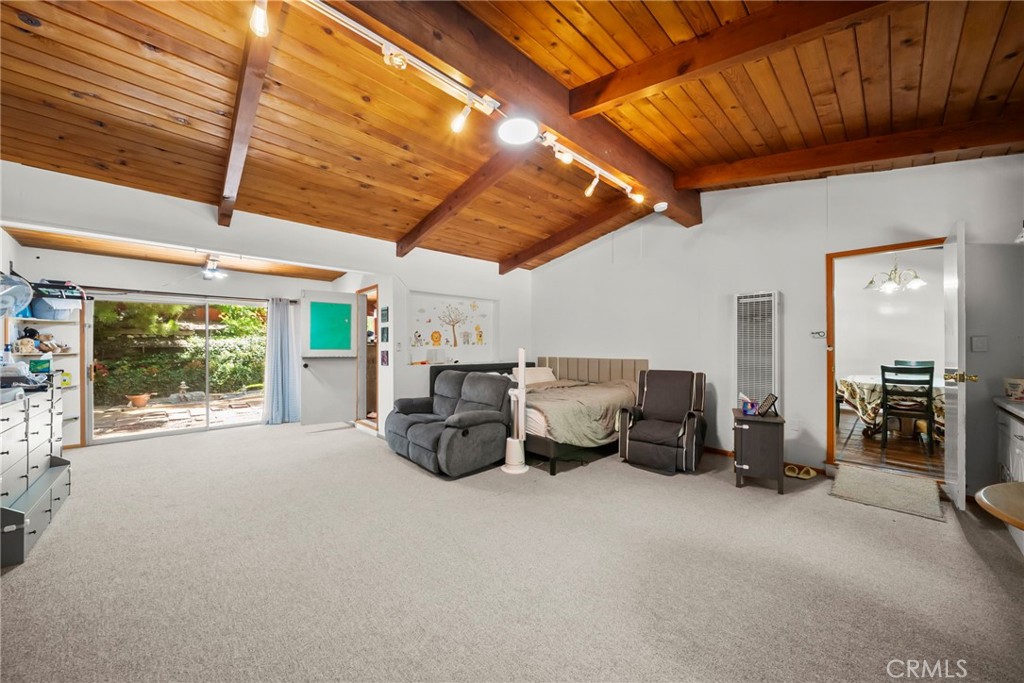 https://media.crmls.org/medias/d9dd413d-8203-4a4c-bcae-f3d3d647ff65.jpg?preset=X-Large