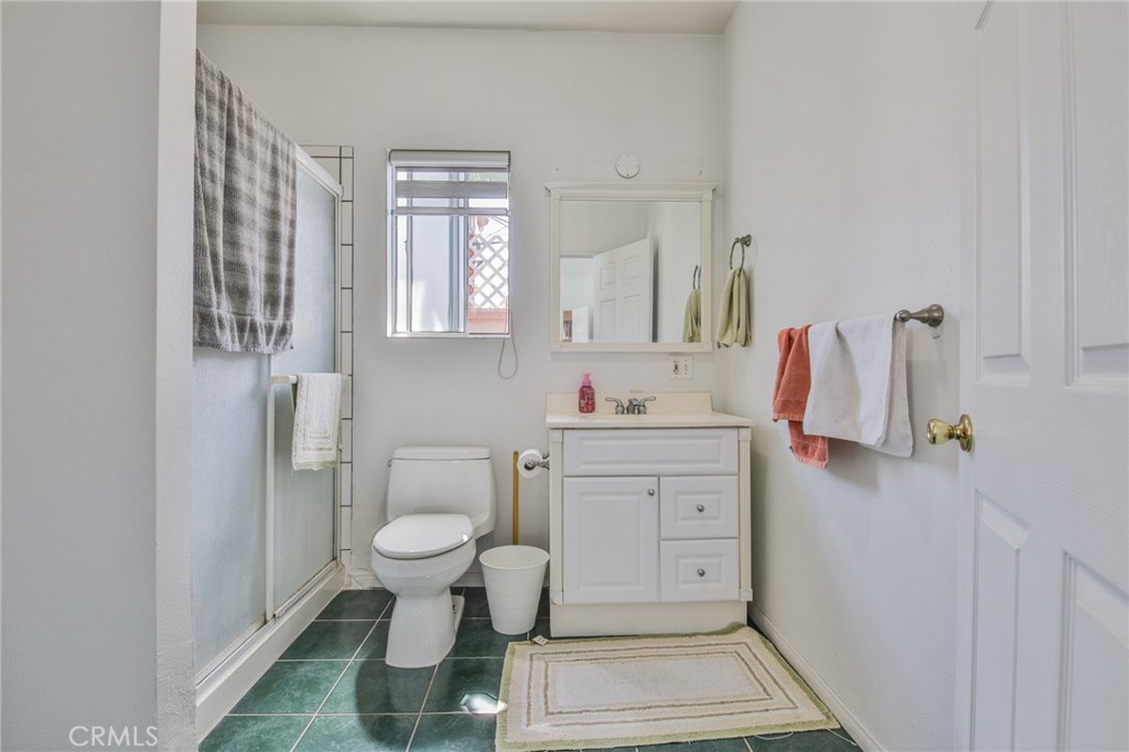 https://media.crmls.org/medias/d9de2d41-e6f4-4d37-a5cb-f2d1627d97dd.jpg?preset=X-Large