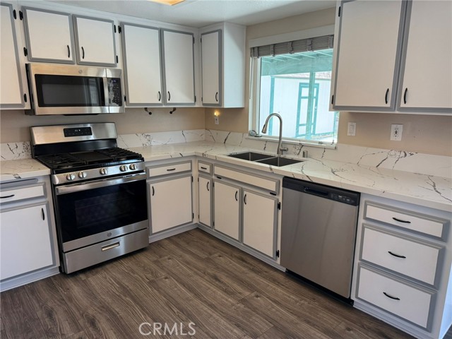 Detail Gallery Image 6 of 21 For 1000 Broadway, Barstow,  CA 92311 - 3 Beds | 2 Baths