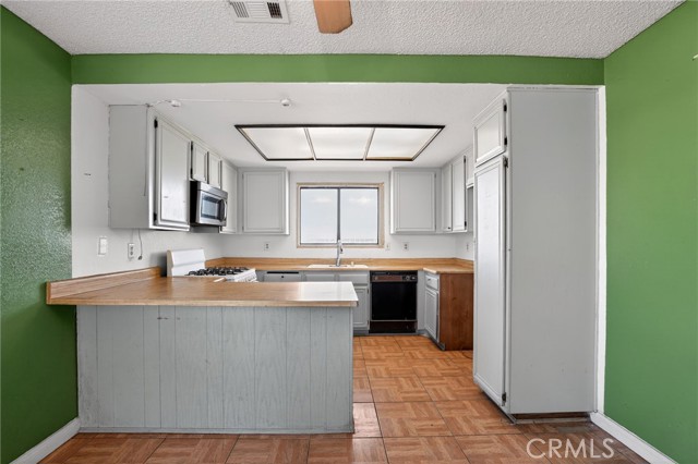 Detail Gallery Image 16 of 30 For 2559 E Avenue J2, Lancaster,  CA 93535 - 3 Beds | 2 Baths