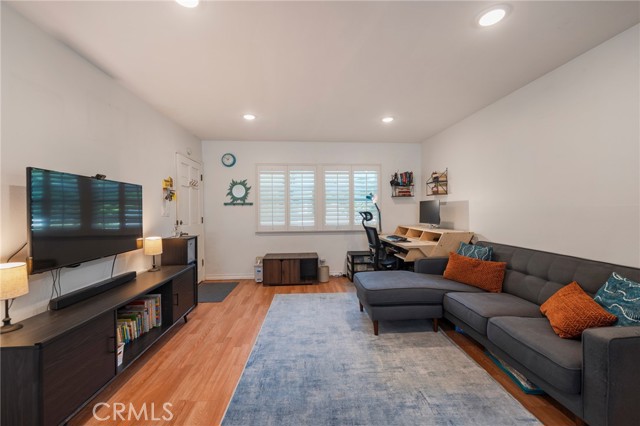 Detail Gallery Image 4 of 34 For 5835 Bowcroft St #2,  Los Angeles,  CA 90016 - 2 Beds | 1/1 Baths