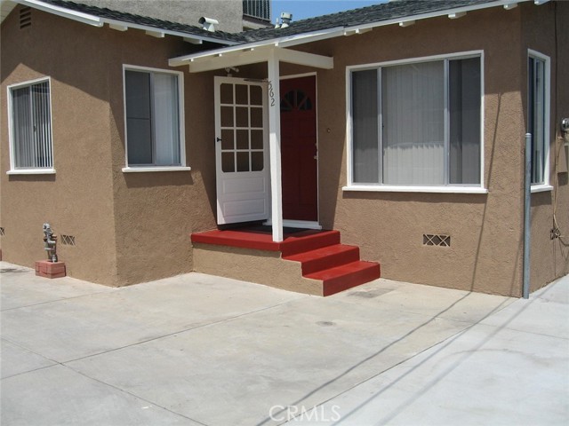 560 W Hamilton Avenue, San Pedro CA: https://media.crmls.org/medias/d9e0c564-fe6e-4938-b33e-5ea9f165562c.jpg