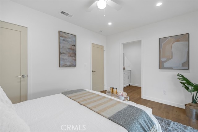 433 N Buena Vista Street, Burbank CA: https://media.crmls.org/medias/d9e0c65c-576d-4388-998f-6170fe20e998.jpg