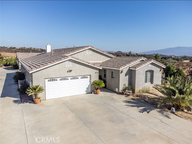 Detail Gallery Image 2 of 27 For 39600 Calle Gayube, Hemet,  CA 92544 - 5 Beds | 4/1 Baths