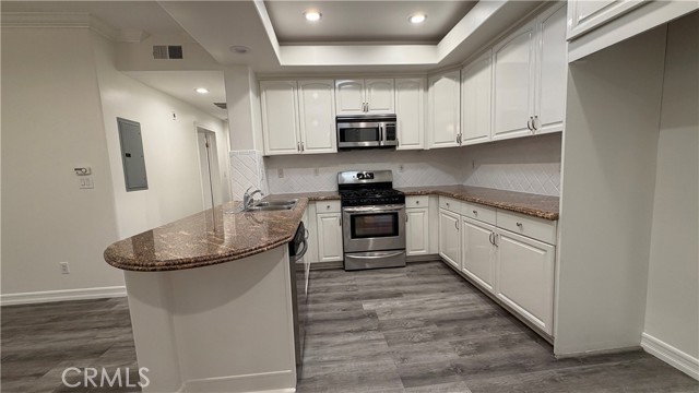 Detail Gallery Image 18 of 32 For 414 E Valencia Ave #111,  Burbank,  CA 91501 - 3 Beds | 3 Baths