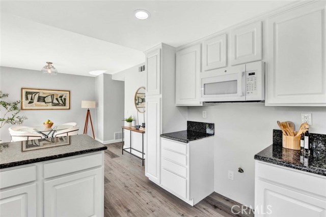 Detail Gallery Image 14 of 29 For 17391 Jefferson Ln, Huntington Beach,  CA 92647 - 3 Beds | 2 Baths