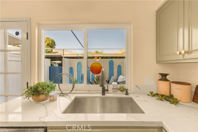 Detail Gallery Image 9 of 39 For 48792 Desert Flower, Palm Desert,  CA 92260 - 2 Beds | 2/1 Baths