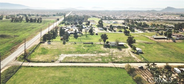 33761 Leon Rd, Winchester CA: https://media.crmls.org/medias/d9e302ab-5cc9-4d4b-be27-101b77978097.jpg