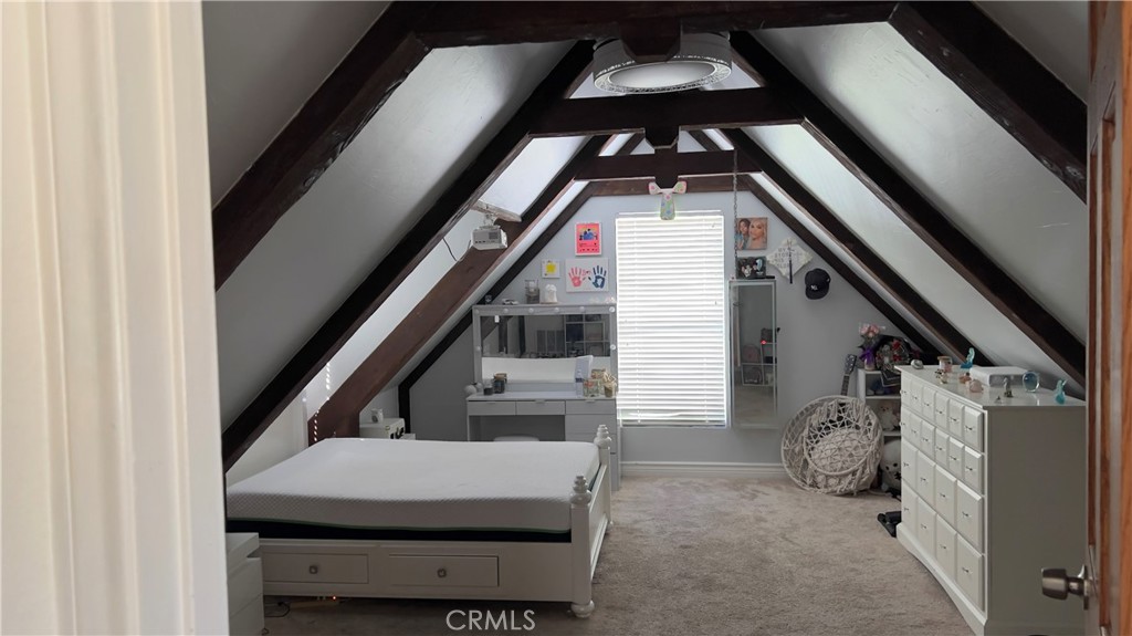 https://media.crmls.org/medias/d9e3273c-e0d8-4410-93f8-8a1110fb7dbe.jpg?preset=X-Large