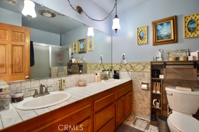 1924 Surrey Way, Paso Robles CA: https://media.crmls.org/medias/d9e40be1-7874-4d2c-8a9c-e78d934ea382.jpg