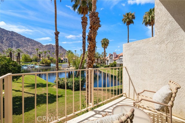 79822 Olympia Fields, La Quinta CA: https://media.crmls.org/medias/d9e483de-e9a0-4362-81b7-0205f37126c1.jpg