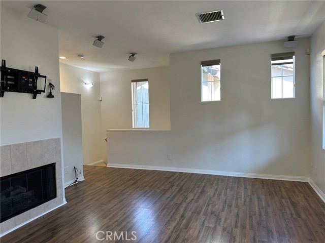 Detail Gallery Image 3 of 18 For 216 Coral Rose, Irvine,  CA 92603 - 2 Beds | 2/1 Baths