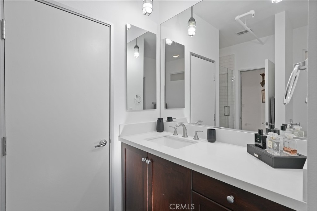 D9e4a242 4612 410c A6ea 7e64ecc51e1d