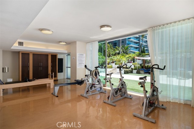 Detail Gallery Image 24 of 29 For 13700 Marina Pointe Dr #405,  Marina Del Rey,  CA 90292 - 3 Beds | 2/1 Baths