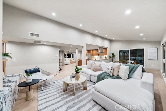 Detail Gallery Image 6 of 25 For 24153 Califa St, Woodland Hills,  CA 91367 - 4 Beds | 3 Baths