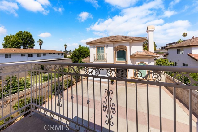 608 N Huntington Avenue, Monterey Park CA: https://media.crmls.org/medias/d9e693fa-fe74-45f1-9f22-ae7161e9c980.jpg