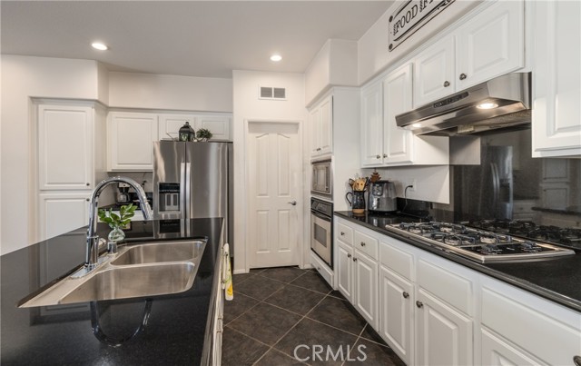 1899 Fitzgerald Avenue, San Jacinto CA: https://media.crmls.org/medias/d9e733ba-2490-425c-8127-ff938a622185.jpg