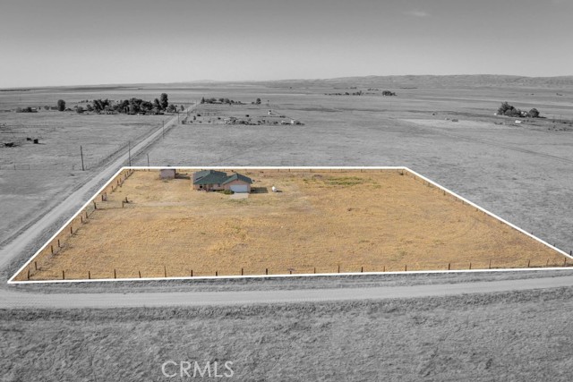 13765 Georgia Road, Santa Margarita CA: https://media.crmls.org/medias/d9e74d86-9aee-47b9-9dab-2446292bb40d.jpg