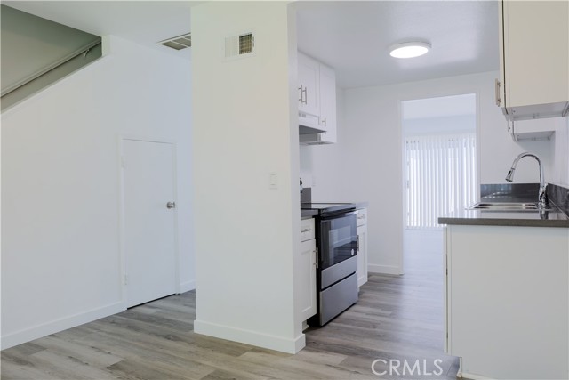 Detail Gallery Image 5 of 33 For 2709 S Baker St, Santa Ana,  CA 92707 - 2 Beds | 1/1 Baths