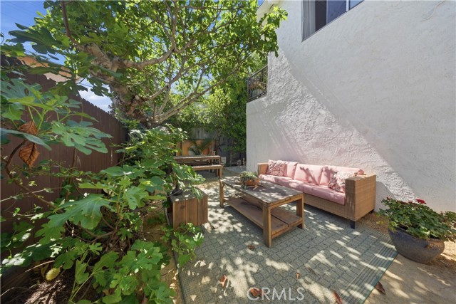 Detail Gallery Image 35 of 40 For 1572 S Ridgeley, Los Angeles,  CA 90019 - 4 Beds | 3 Baths