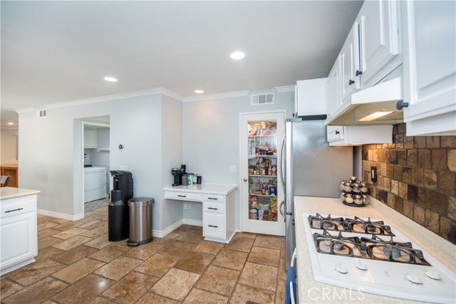 3498 Birchleaf Drive, Corona CA: https://media.crmls.org/medias/d9e8cfd1-858f-4d05-baf2-8b30bf735f35.jpg