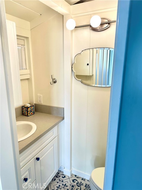 425 Monterey Drive, Laguna Beach CA: https://media.crmls.org/medias/d9e8f477-bf9a-4989-9a0a-d996c3c39bc7.jpg