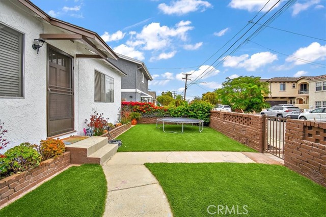 2009 Graham Avenue, Redondo Beach, California 90278, ,Residential Income,Sold,Graham,SB23143198