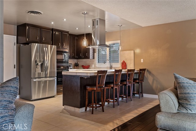 Detail Gallery Image 14 of 47 For 6001 Meadow Glen, Bakersfield,  CA 93306 - 3 Beds | 2 Baths