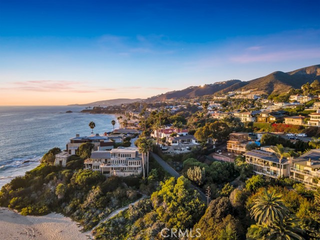10 Camel Point, Laguna Beach CA: https://media.crmls.org/medias/d9eadd3d-47e7-4615-9c0e-f02c59b1f189.jpg