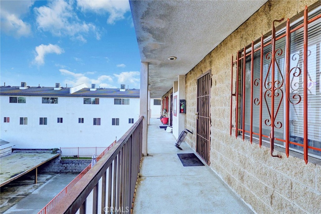 https://media.crmls.org/medias/d9eb158d-4d21-478e-b0ac-3fa2ea88ab61.jpg?preset=X-Large