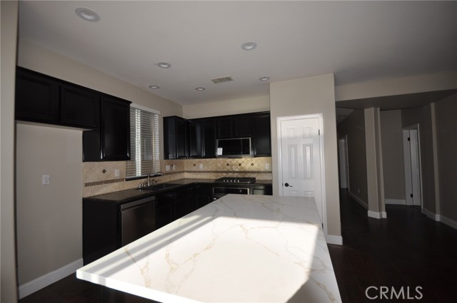 8945 Honeysuckle Avenue, Hesperia CA: https://media.crmls.org/medias/d9eb85f3-1abd-4418-838d-db6ce334f913.jpg