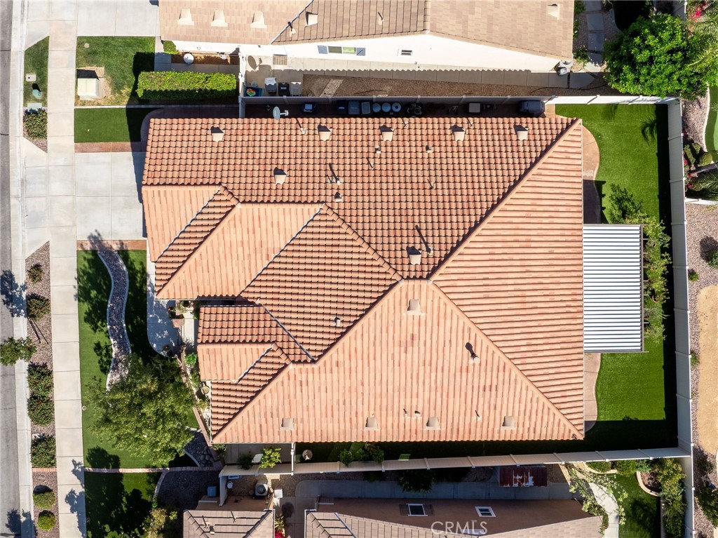 https://media.crmls.org/medias/d9ed6671-f7c2-46f1-bffc-d63df578c49b.jpg?preset=X-Large