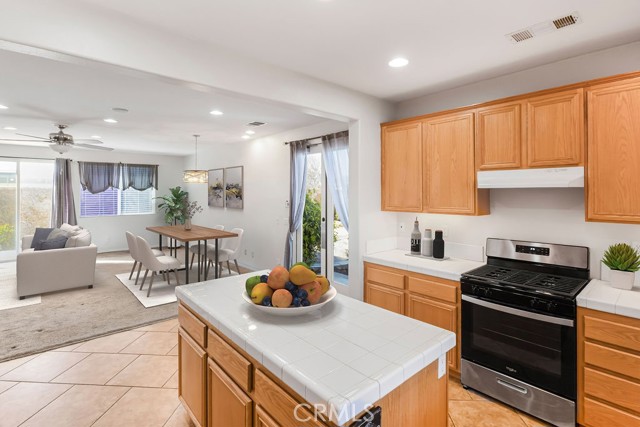 Detail Gallery Image 10 of 35 For 8466 Hoover Ct, Oak Hills,  CA 92344 - 3 Beds | 2 Baths