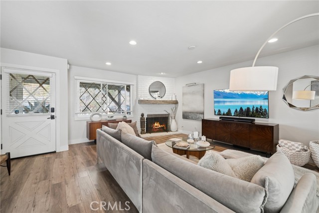 Detail Gallery Image 4 of 41 For 2048 Garden Ln, Costa Mesa,  CA 92627 - – Beds | – Baths