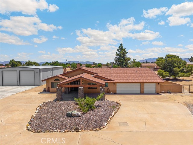 11915 Redwood Avenue, Hesperia CA: https://media.crmls.org/medias/d9ee1960-a2f9-41bd-ace7-2a8b46238865.jpg