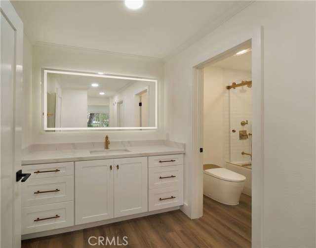 Detail Gallery Image 8 of 20 For 320 Villa Point, Newport Beach,  CA 92660 - 2 Beds | 2 Baths