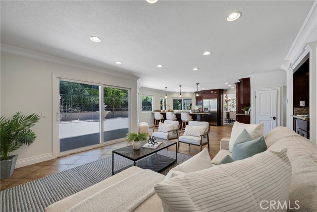 Detail Gallery Image 9 of 57 For 6798 E Leafwood Dr, Anaheim Hills,  CA 92807 - 4 Beds | 3/1 Baths