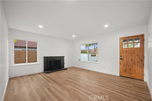 554 E Fairfield Court, Ontario CA: https://media.crmls.org/medias/d9efd44f-10b8-4e3a-a87e-38d0cc5ccce9.jpg