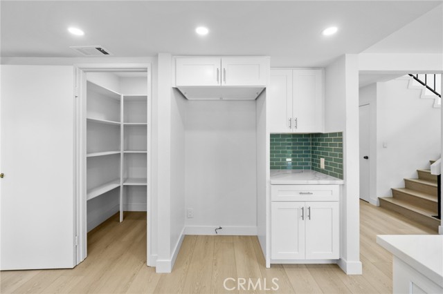 19735 Blythe Street, Winnetka CA: https://media.crmls.org/medias/d9eff1b6-4df0-4560-b623-93350159bad2.jpg