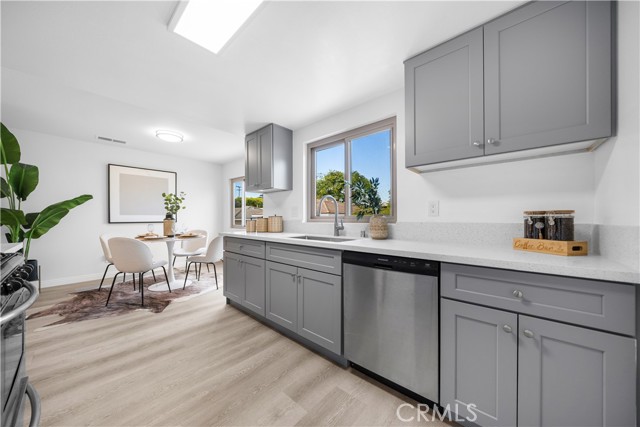 Detail Gallery Image 5 of 19 For 313 S Almansor St #9,  Alhambra,  CA 91801 - 2 Beds | 1/1 Baths