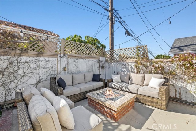 1142 21st Street, Manhattan Beach, California 90266, 3 Bedrooms Bedrooms, ,1 BathroomBathrooms,Residential,Sold,21st Street,SB22021761