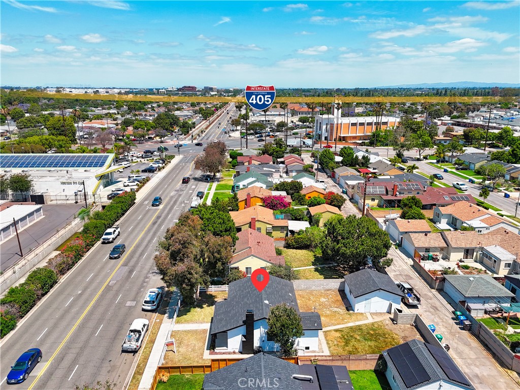 https://media.crmls.org/medias/d9f3c789-2c2e-4792-bf2a-3502d4c30177.jpg?preset=X-Large