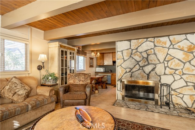 Detail Gallery Image 4 of 29 For 764 St Moritz Dr, Big Bear Lake,  CA 92315 - 2 Beds | 1/1 Baths