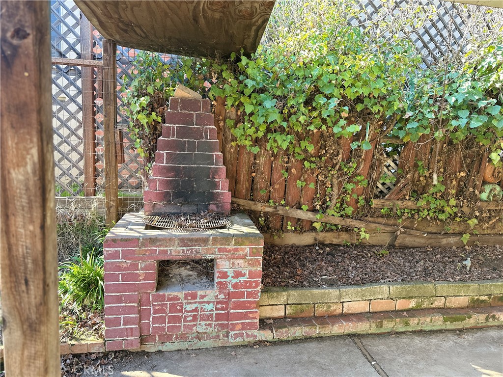 https://media.crmls.org/medias/d9f49fb0-b057-4df3-bf59-54cc6aae365a.jpg?preset=X-Large